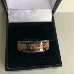 Men’s comfortable camp ring with case size  12 1/2